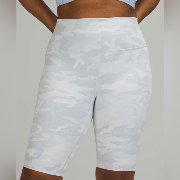NEW‎ Lululemon Wunder Under Short 10" *Ribbed Incognito Camo Jacquard White 2 - Picture 1 of 5